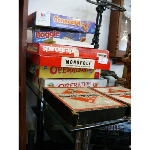 124 - A LARGE COLLECTION OF VINTAGE GAMES