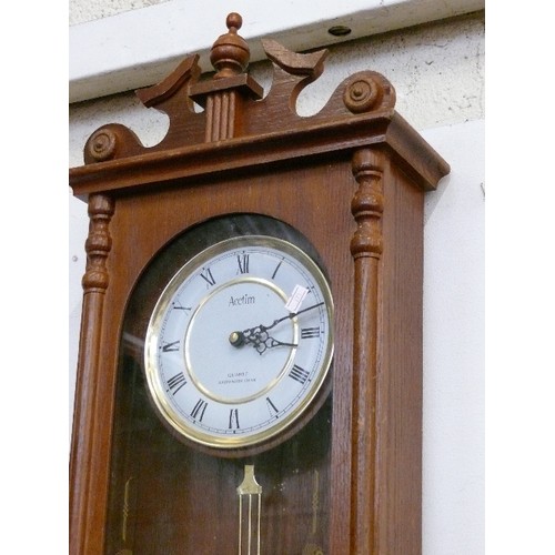 125 - A LARGE DECORATIVE WALL CLOCK WITH ROMAN NUMERALS