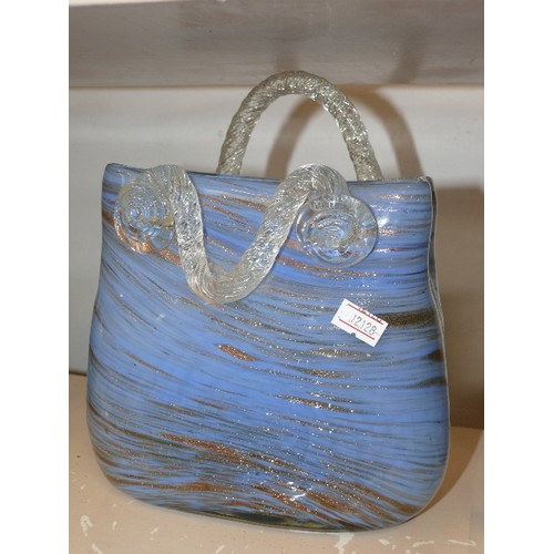 142 - A LARGE DECORATIVE BLUE GLASS HANDBAG VASE