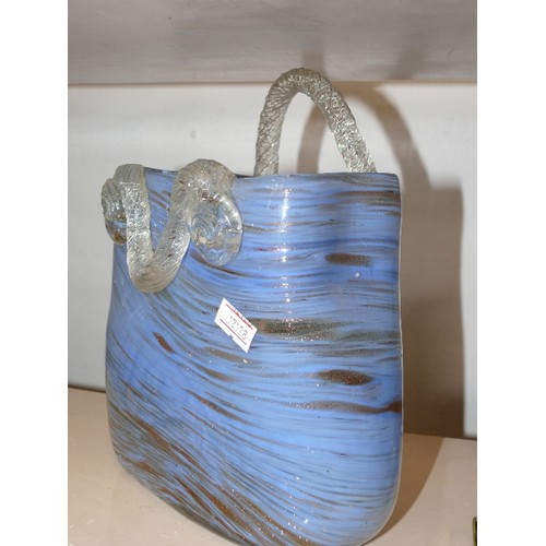 142 - A LARGE DECORATIVE BLUE GLASS HANDBAG VASE