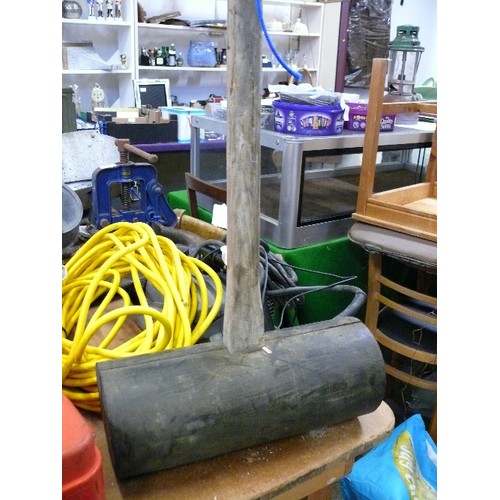 216 - HARD RUBBER MALLET (FOR PAVING/CURB STONES) 350MM X 140MM DIA HEAD WITH 920MM LONG HANDLE