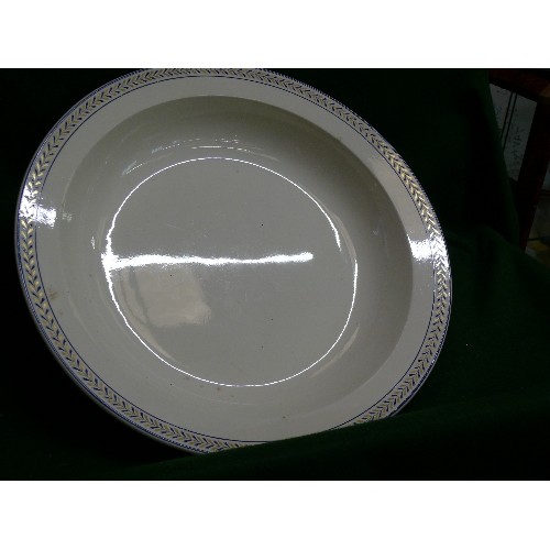 84A - A VERY LARGE CHARGER/SERVING BOWL BY WEDGWOOD