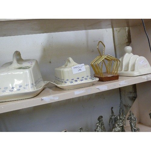 146 - DECORATIVE ROYAL WINTON CHEESE DISH AND BUTTER DISH PLUS A CERAMIC TOAST RACK AND A FURTHER METAL TO... 