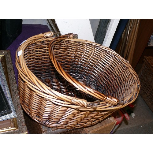 175 - A VINTAGE WICKER 2 HANDLED BASKET