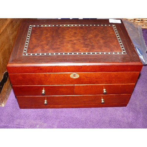 177 - A LARGE GOOD QUALITY WOODEN JEWELLERY BOX