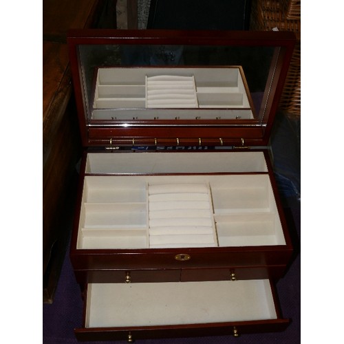 177 - A LARGE GOOD QUALITY WOODEN JEWELLERY BOX