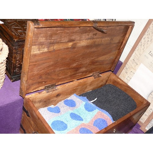 180 - LARGE GOOD QUALITY WOODEN BLANKET BOX WITH CONTENTS OF TOWELS