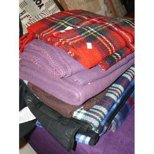 184 - 3 TRAVEL BAGS. 3 PICNIC BLANKETS AND 3 FLEECE BLANKETS