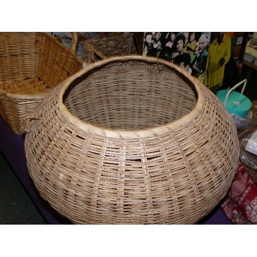 199 - LARGE CYLINDRICAL WOVEN STORAGE BASKET WITH LID