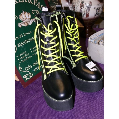 258 - A PAIR OF BLACK PLATFORM BOOTS WITH NEON YELLOW CONTRAST STITCHING NEW SIZE 7