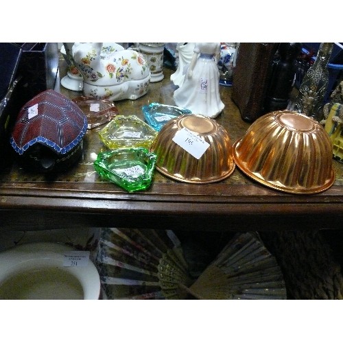 195 - A PAIR OF COPPER JELLY MOULDS, WOODEN TORTOISE TRINKET POT AND FOUR COLOURFUL GLASS ASHTRAYS.