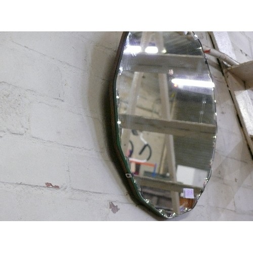 181A - A DECORATIVE ROUND WALL MIRROR