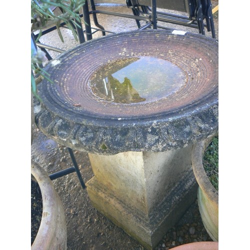 395 - CIRCULAR BIRD BATH ON A SQUARE PLINTH