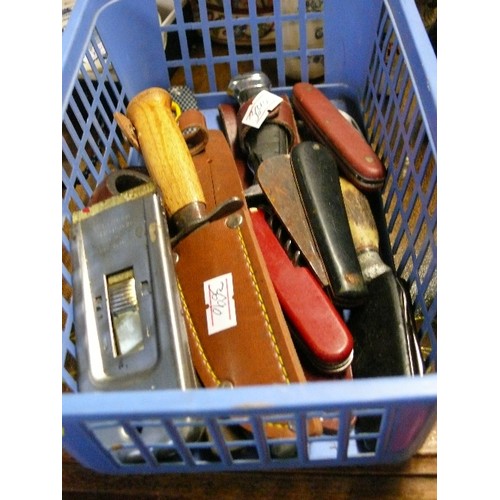 188 - A BASKET OF VARIOUS ITEMS, MAINLY KNIVES AND PENKNIVES BUT ALSO A PIPE AND SOME BOXED COASTERS.