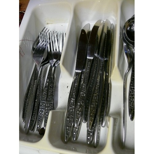 269 - A CUTLERY TRAY WITH CONTENTS OF A VINERS CUTLERY SET