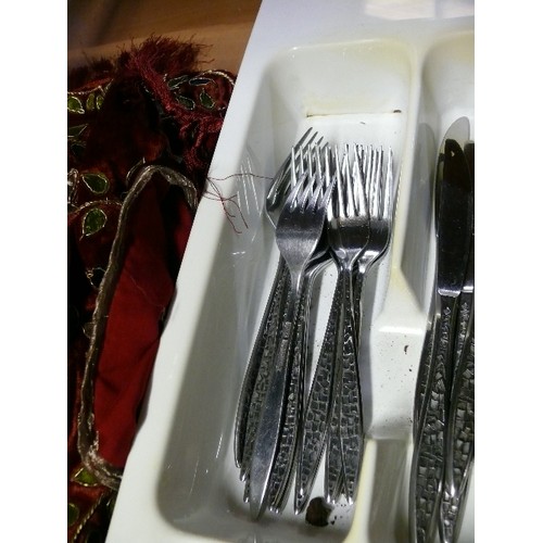 269 - A CUTLERY TRAY WITH CONTENTS OF A VINERS CUTLERY SET