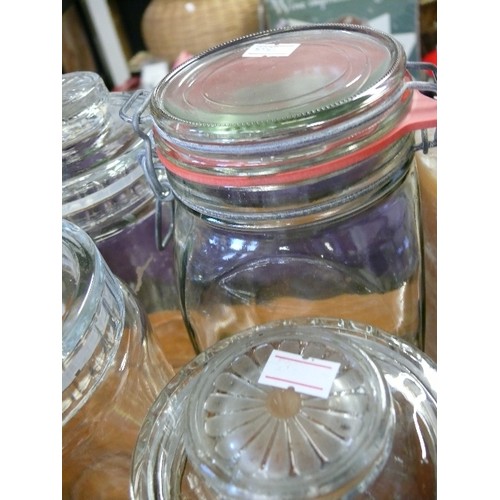 287 - 4 LARGE GLASS CANNISTERS WITH SUCTION LIDS, 3 SMALLER MATCHING ONES AND ONE OTHER.