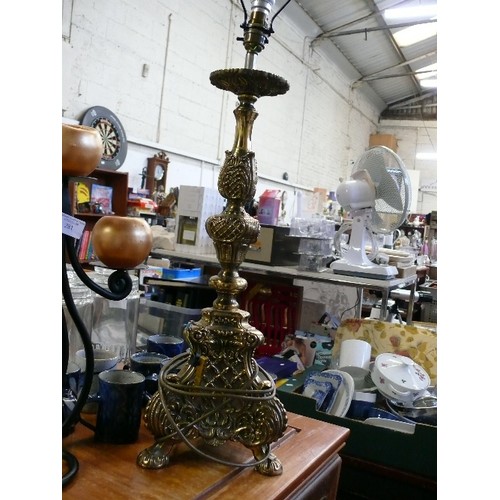 289 - BEAUTIFUL TALL ORNATE BRASS TABLE LAMP BASE, STUNNING.