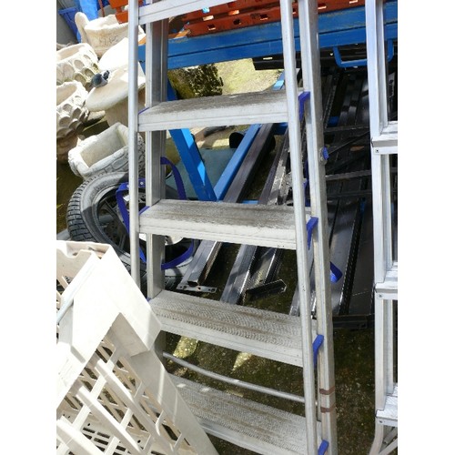 404 - 7 STEP ALUMINUM LADDER