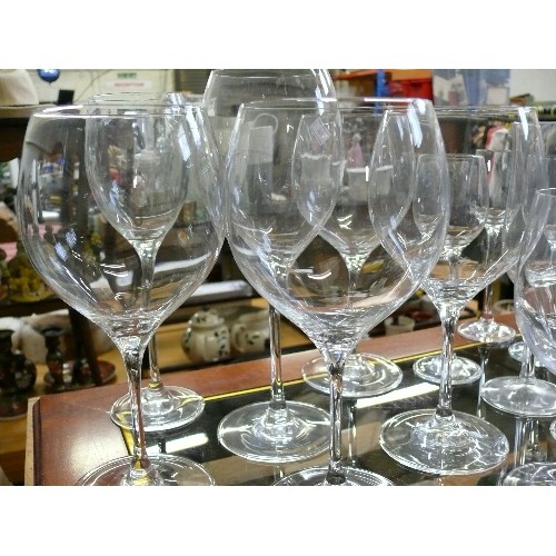 439 - BEAUTIFUL COLLECTION OF GLASSWARE TO INCLUDE CRYSTAL