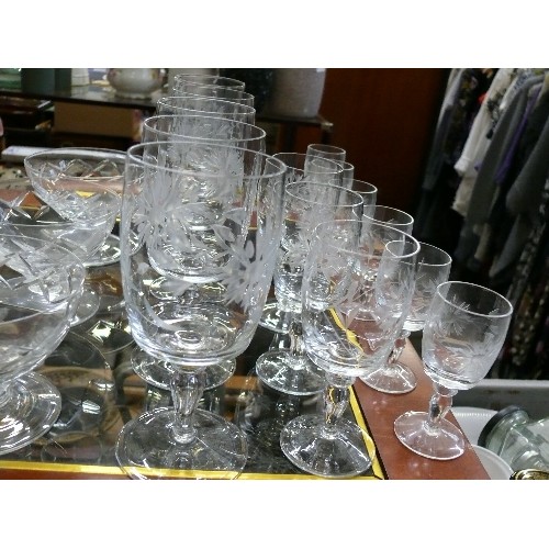 439 - BEAUTIFUL COLLECTION OF GLASSWARE TO INCLUDE CRYSTAL