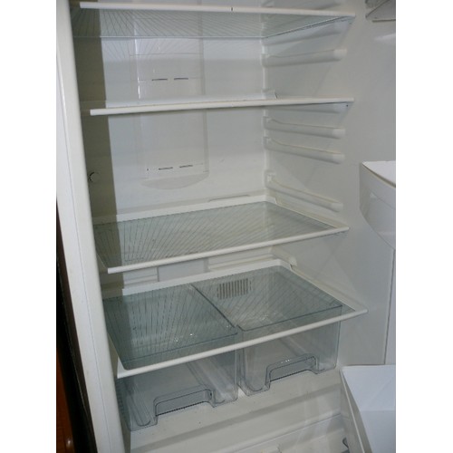 494 - BOSCH CLASSIXX FROST FREE FRIDGE FREEZER IN WHITE