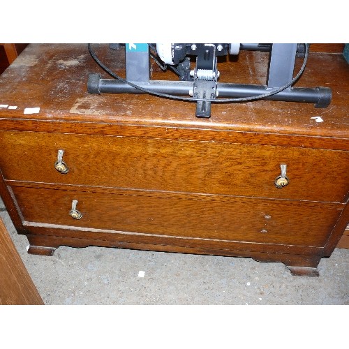 511 - OAK CHEST OF 2 DRAWERS WITH DECO HANDLES