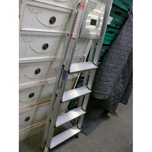 521 - METAL STEPLADDER WITH PLATFORM