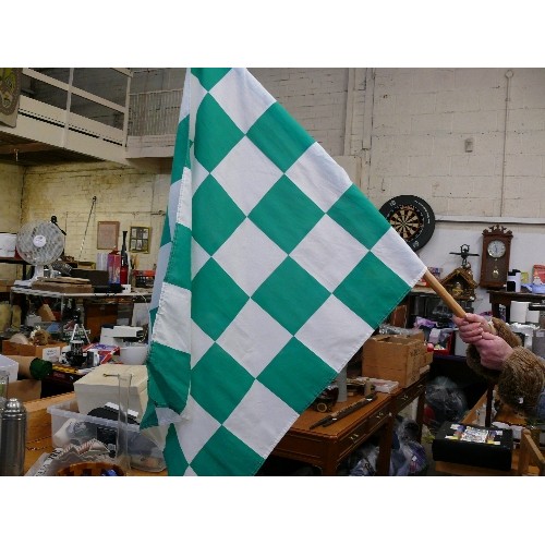 523 - 10 LARGE CHEQUERED FLAGS ON WOODEN POLES