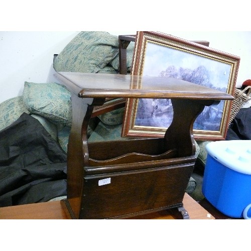 527 - OAK LAMP TABLE/MAG RACK