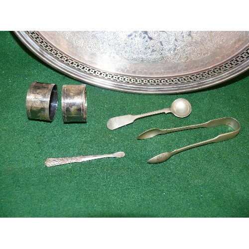 69 - A DECORATIVE SILVERPLATE TRAY WITH CONTENTS OF SPOONS, TONGS AND NAPKIN RINGSPLUS A SELECTION OF MET... 