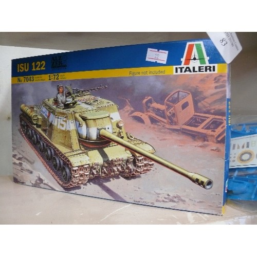 83 - A BOXED MODEL OF A ISU 122 TANK BY ITALERI NO. 7043 1:72 SCALE LOOKS COMPLETE