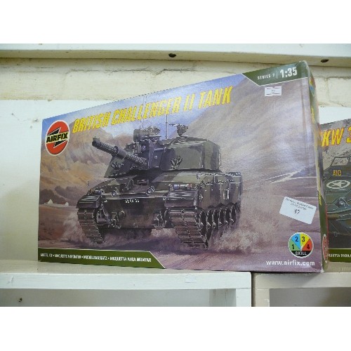 87 - AN AIRFIX MODEL KIT OF A BRITISH CHALLENGER II TANK 1:35 SCALE IN ORIGINAL BOX, APPEARS NEW AND COMP... 