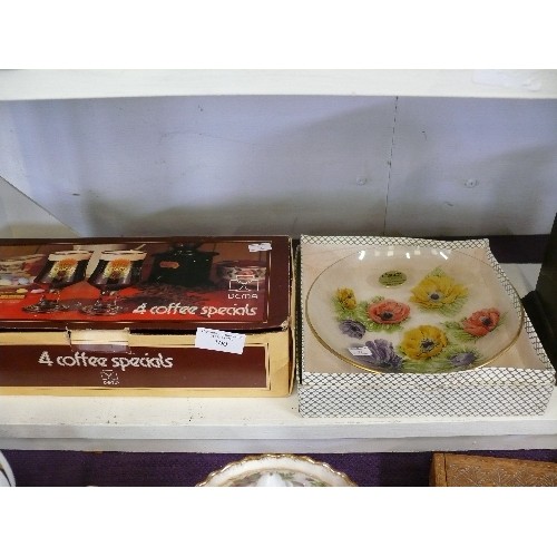 100 - A SET OF FOUR VINTAGE IRISH COFFEE GLASSES IN ORIGINAL BOX PLUS A PRETTY FLORAL GLASS DISH ALSO IN O... 