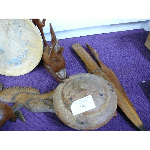 102 - A LARGE SELECTION OF WOODEN TREEN ITEMS TO INCLUDE DEERS, MOUSE, RHINO, TORTOISE, ROCKING CHAIR ETC.