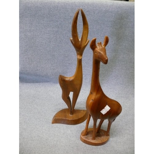 102 - A LARGE SELECTION OF WOODEN TREEN ITEMS TO INCLUDE DEERS, MOUSE, RHINO, TORTOISE, ROCKING CHAIR ETC.