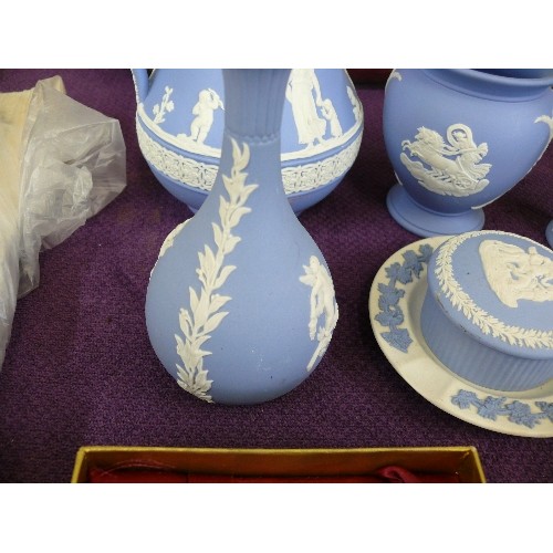 109 - A SELECTION OF WEDGWOOD JASPERWARE CHINA AND A HANDMADE WEDGWOOD CRYSTAL PAPERWEIGHT.