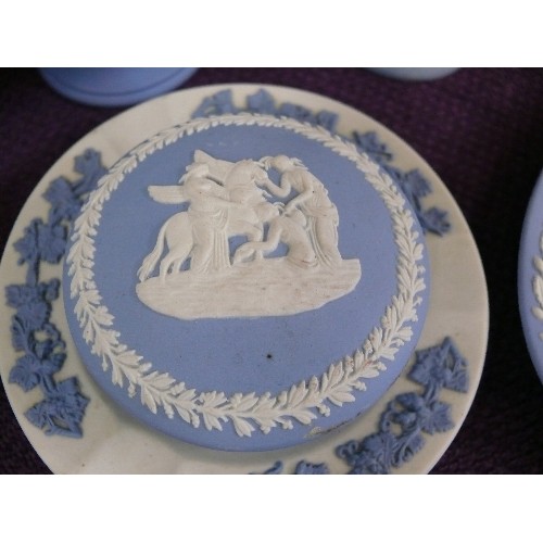 109 - A SELECTION OF WEDGWOOD JASPERWARE CHINA AND A HANDMADE WEDGWOOD CRYSTAL PAPERWEIGHT.