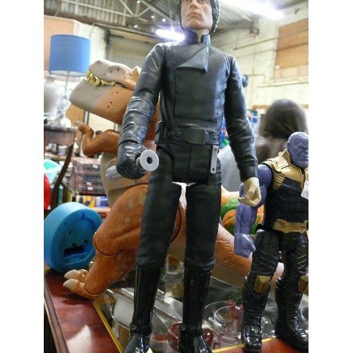 291 - A LARGE STAR WARS ACTION FIGURE OF LUKE SKYWALKER PLUS TWO MARVEL ACTION FIGURES OF THE HULK AND THA... 