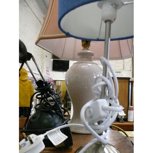 297 - A LARGE CERAMIC LAMP PLUS A BLACK DESK LAMP AND A CHROME TABLE LAMP WITH BLUE SHADE.