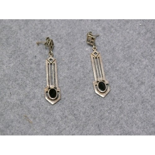 23 - A PAIR OF ART DECO DROP EARRINGS WITH JET STONES