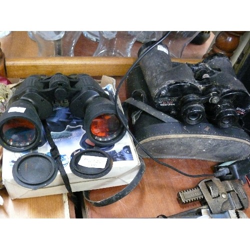 355 - A PAIR OF GOOD QUALITY VINTAGE BINOCULARS IN ORIGINAL CASE AND A FURTHER PAIR OF BINOCULARS WITH ORI... 