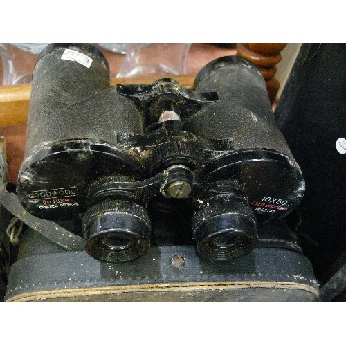 355 - A PAIR OF GOOD QUALITY VINTAGE BINOCULARS IN ORIGINAL CASE AND A FURTHER PAIR OF BINOCULARS WITH ORI... 