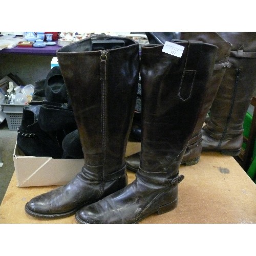 369 - A PAIR OF GOOD QUALITY KNEE HIGH BOOTS SIZE 7 BY SPICE LONDON