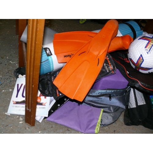 282E - BAG OF EXCERCISE ERQUIPMENT, SHINGUARDS, EXCERCISE MATS, RACKET, FLIPPERS ETC.