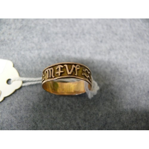 14 - A 15ct GOLD WEDDING BAND WITH GREEK LETTERS ALL AROUND  THE RING SIZE K WEIGHT 2.3gr.