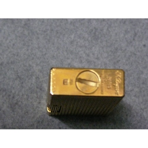 33 - S.T. DUPONT OF PARIS 1970'S CIGARETTE LIGHTER, GOLD PLATED IN LEATHER CASE, FLINT WORKING.