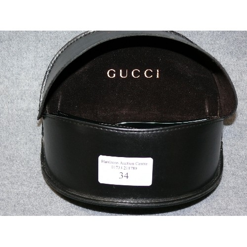 34 - A PAIR OF GUCCI SUNGLASSES IN A GUCCI GLASSES CASE