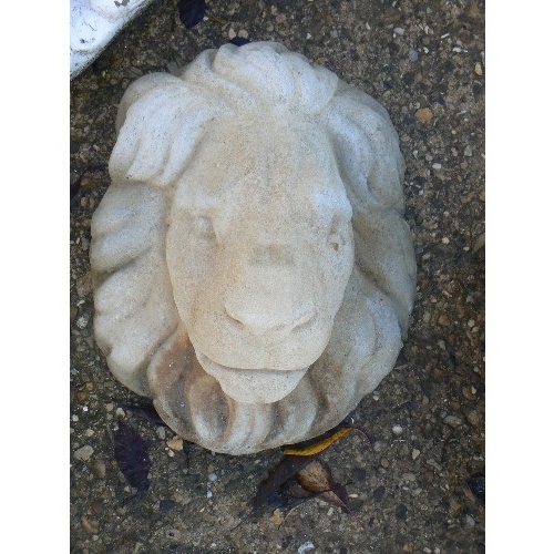 504 - LARGE LIONS HEAD GARDEN WALL PLAQUE.