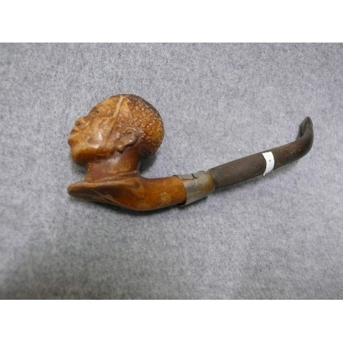 42 - A VERY FINE COLLECTABLE MEERSCHAUM PIPE. HAND CARVED NEEDS T L C ON JOINT ONLY, BOWL IS FINE.